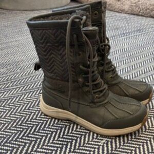 UGG ADIRONDACK III Winter Snow Boots - Women's 8
